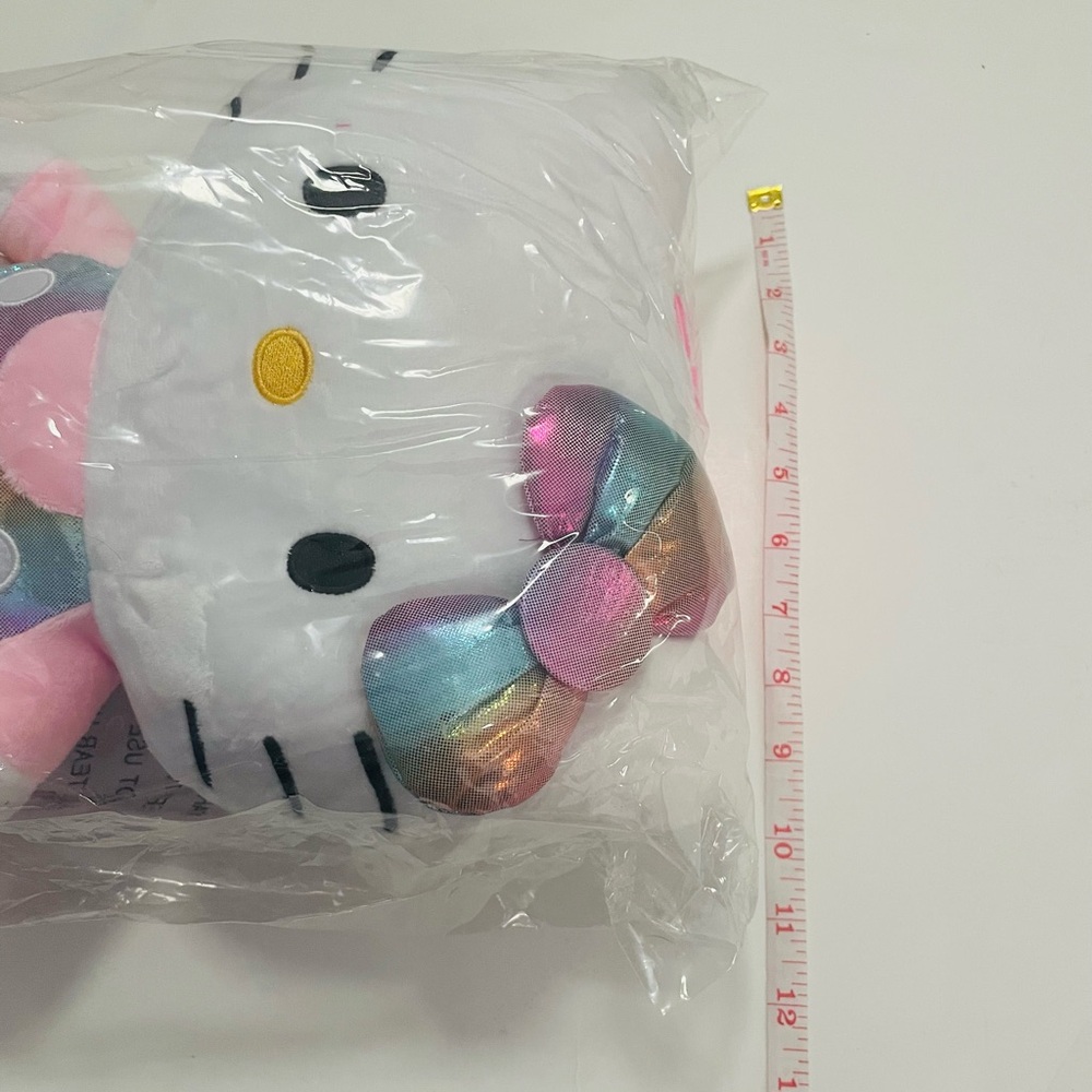 Hello Kitty Plush Backpack - Picture 6 of 7